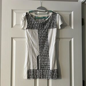 Diesel short sleeve tshirt sipper on one sleeve.